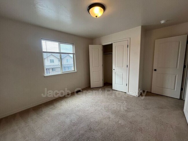 Building Photo - 1580 N Stevens Dr