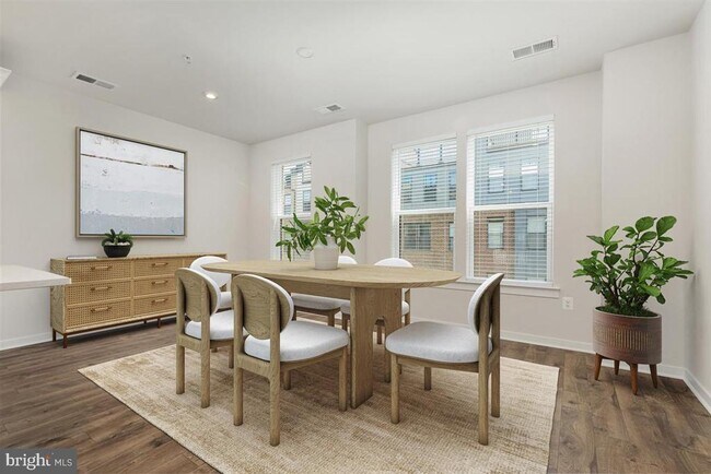 Building Photo - 44485 Wolfhound Sq