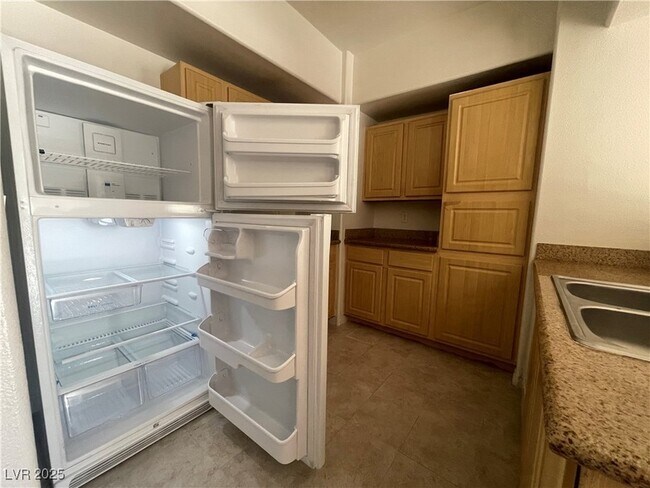 Building Photo - 8000 W Badura Ave