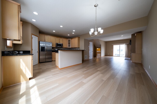 Building Photo - 9585 Madison Dr