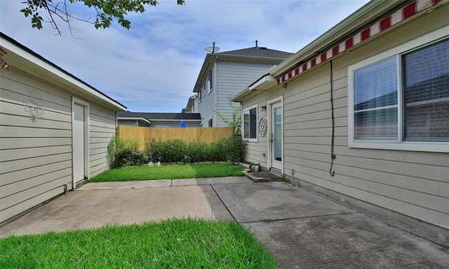 Building Photo - 3902 Mossy Pl Ln