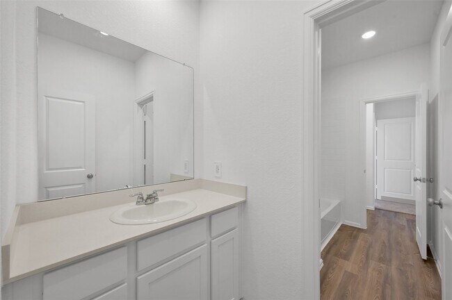 Building Photo - 3609 Oakvale Dr