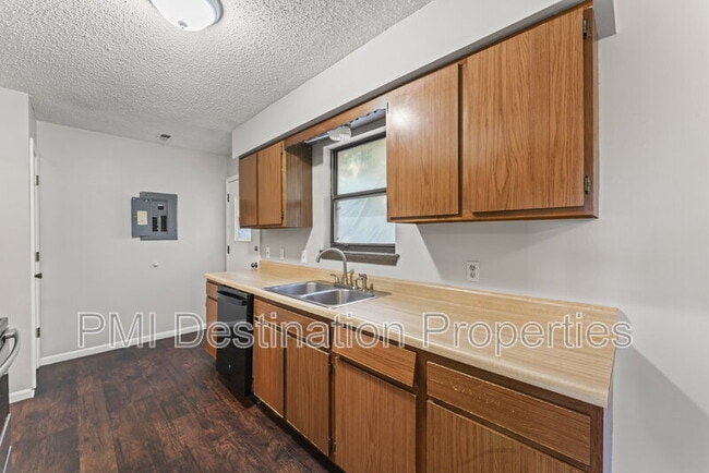 Building Photo - 8600 Kill Creek Rd