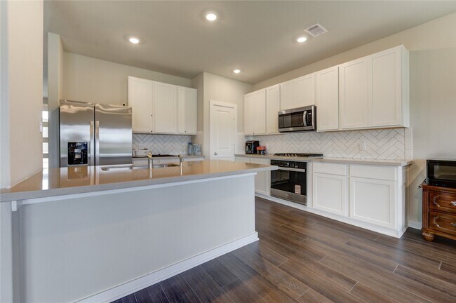Building Photo - 6607 Arabella Lakes Dr