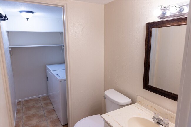 Building Photo - 3101 Raintree Dr
