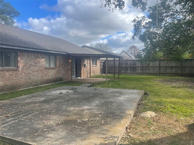 Building Photo - 2115 Yorktown Ct S