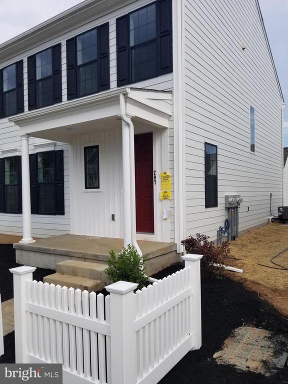 Building Photo - 207 Hoke Farm Way