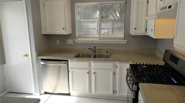 Building Photo - 3806 Pecan Cir