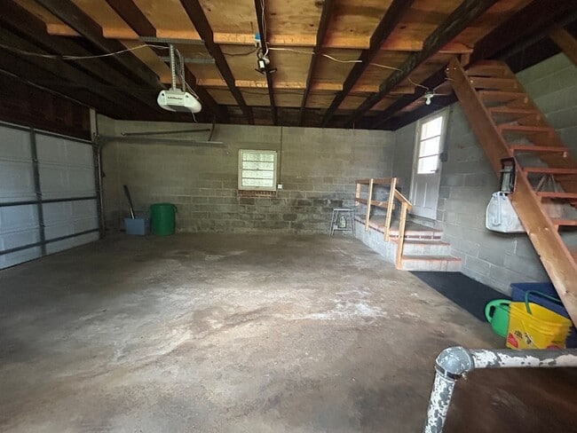 Building Photo - 1300 Chapel Dr