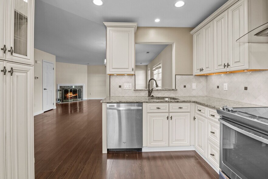 Kitchen #2 - 51 Portsmouth Ct