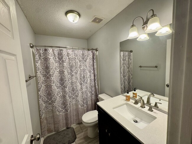 Building Photo - 1201 Crystal Dr