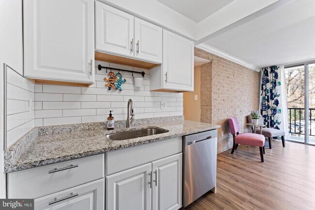 Building Photo - 4410 Briarwood Ct N