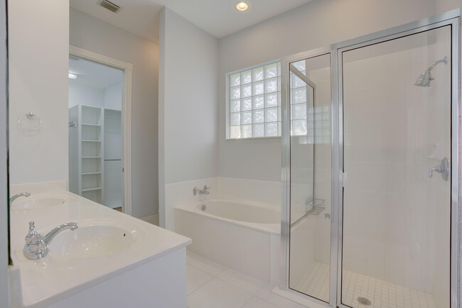 Building Photo - 256 San Remo Dr