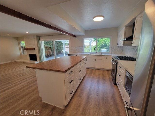 Building Photo - 11 Meadowsweet Way