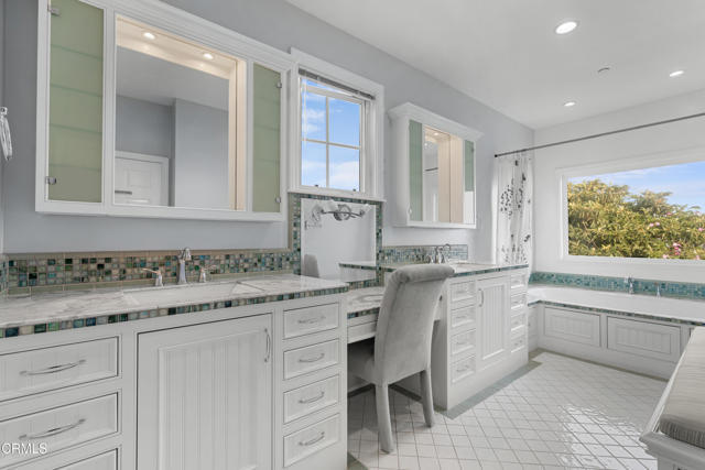 Building Photo - 2102 Buena Vista Dr