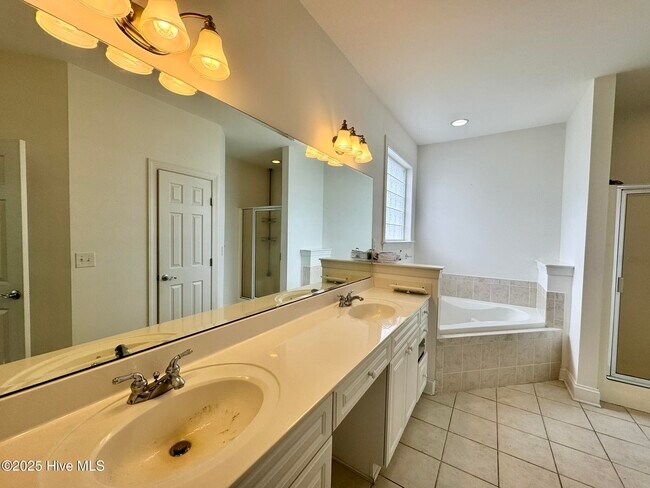 Building Photo - 1105 Wyland Ct