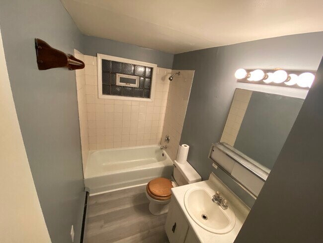 Building Photo - 2278 Grandview Rd