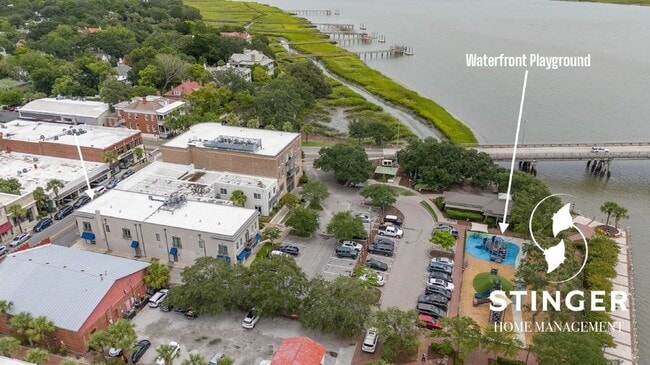 Building Photo - 700 Bay St