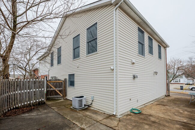 Building Photo - 5806 Flanders St