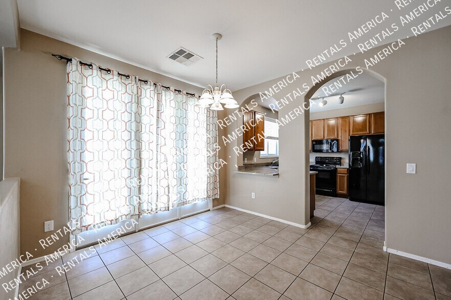 Building Photo - 3908 E Sabra Ln