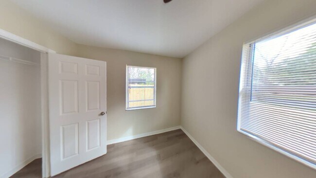 Building Photo - 1620 Guinyard Way