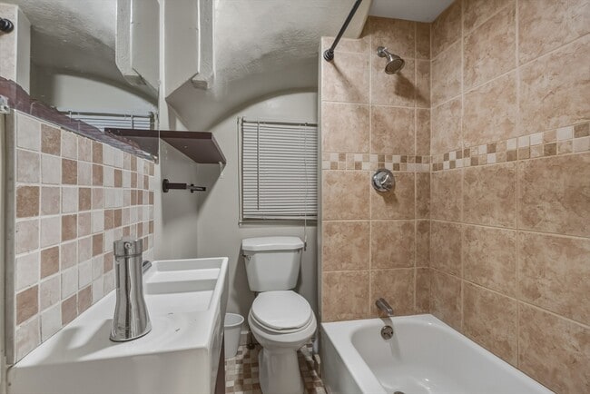 Building Photo - 50 Monmouth St