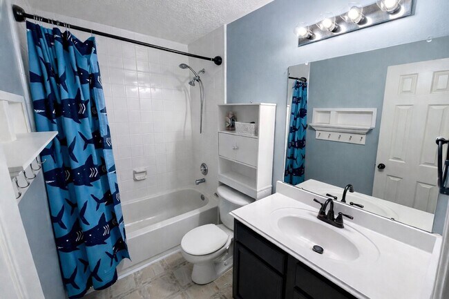 Building Photo - 21510 Forest Colony Dr