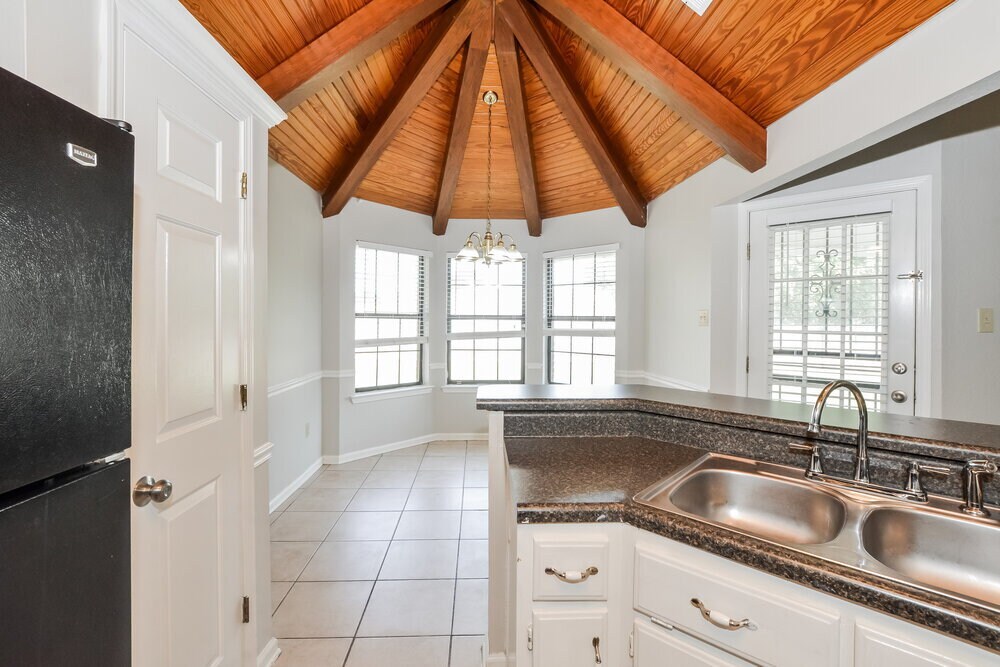 Building Photo - 6690 Autumn Wood Cove