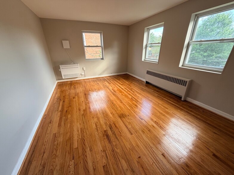 Building Photo - 7805 Lockney Ave