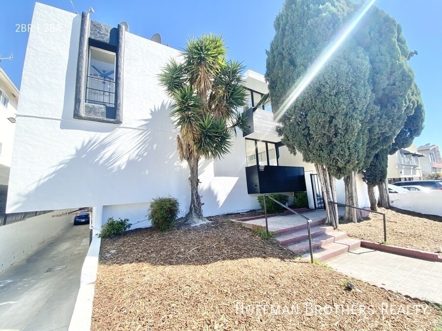Building Photo - 136 S Oxford Ave