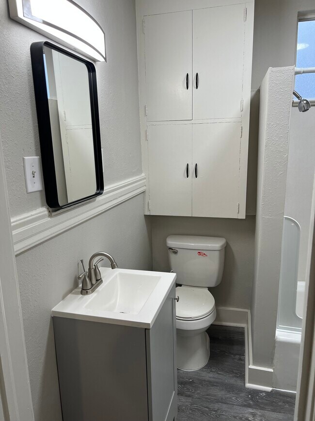 Building Photo - 1305 N Madison St