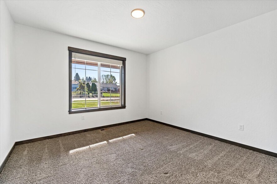 Building Photo - 316 W Grange Ave