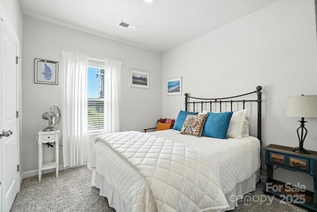 Building Photo - 3140 Seville St