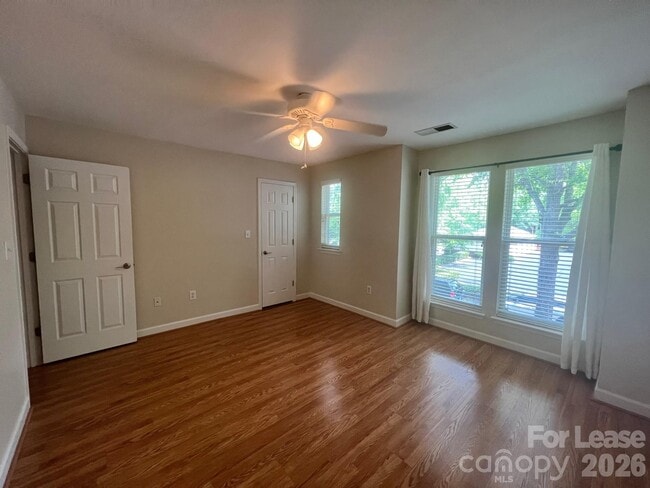 Building Photo - 819 Northeast Dr