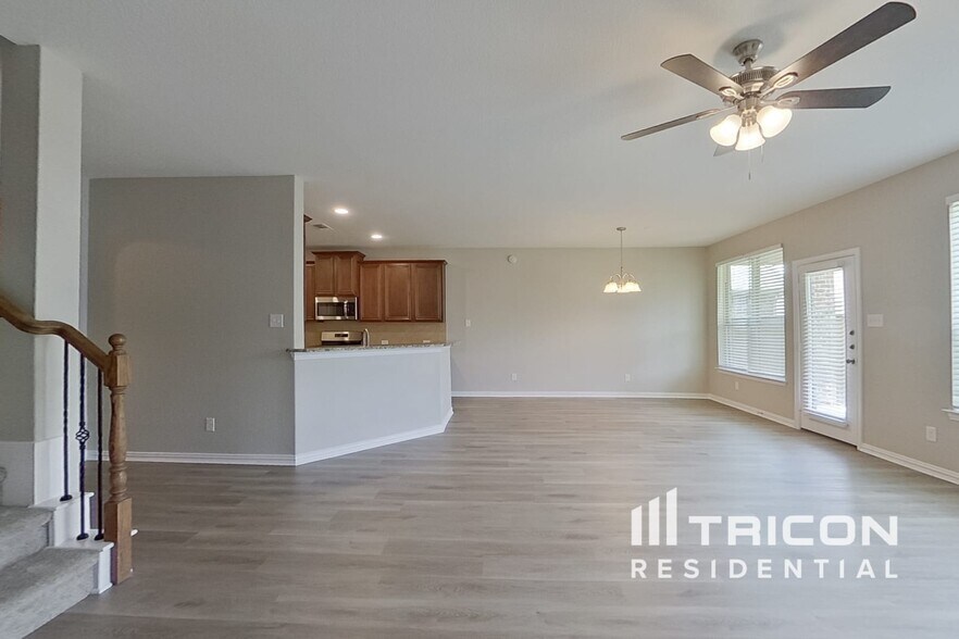 Building Photo - 8757 Royalwood Dr