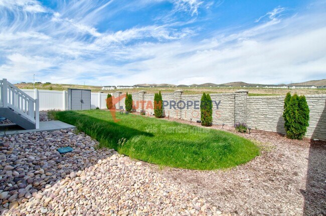 Building Photo - 2697 N Snowberry Dr