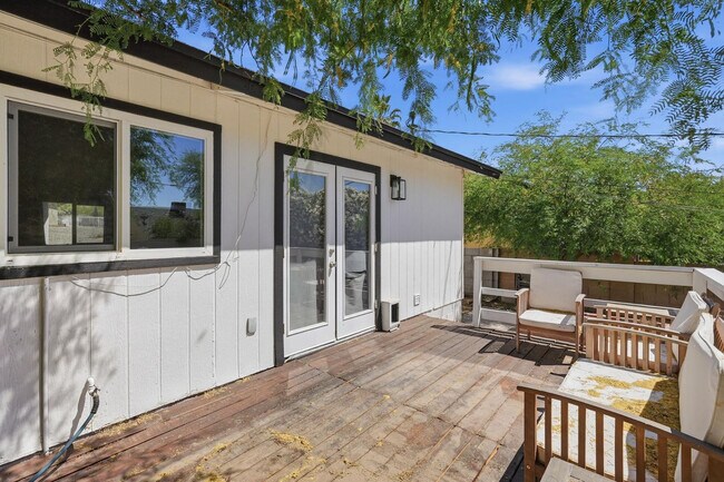 Building Photo - 1329 E Cholla St