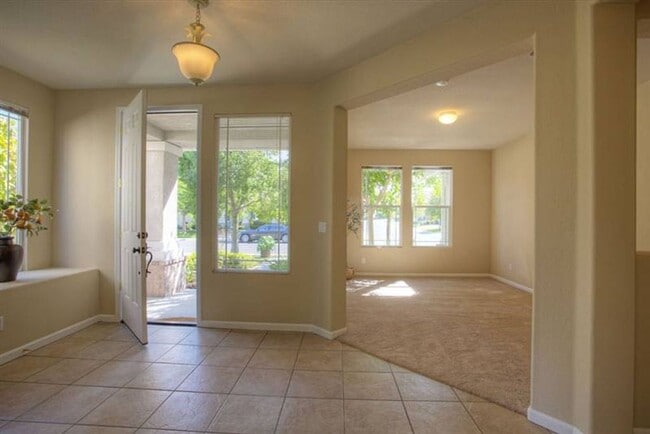 Building Photo - Beautiful Home in Natomas Park