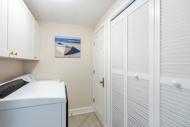 Building Photo - 10811 Front Beach Rd