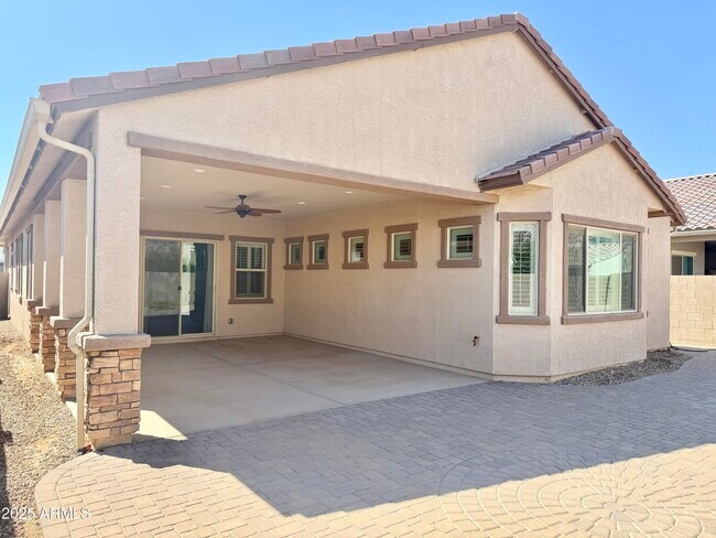 Building Photo - 980 E Knightsbridge Way