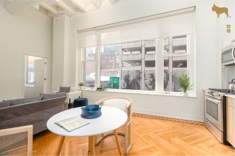 Building Photo - 33 E Adams St