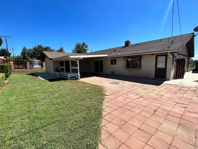 Building Photo - Spacious 4 bedroom 2.5  Bath Calimesa Home!