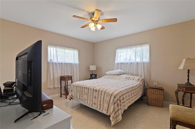 Building Photo - 4020 Palm Dr