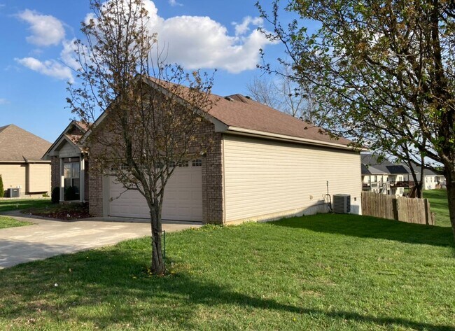 Building Photo - 166 Twin Lakes Dr