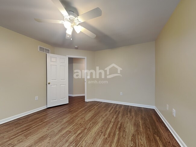 Building Photo - 1081 Riverwalk Court