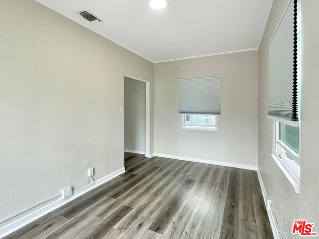 Building Photo - 124 N Mansfield Ave