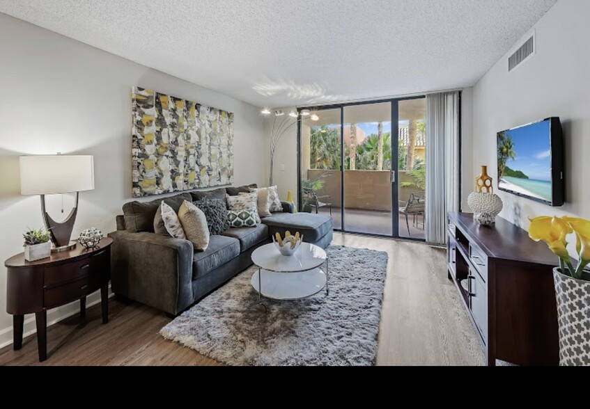 Building Photo - 15775 Miami Lakeway N