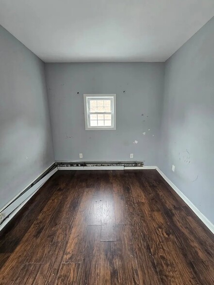 Building Photo - 216 3rd St