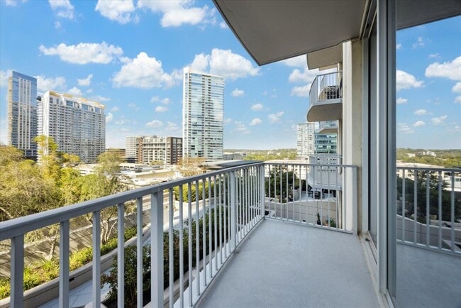 Building Photo - 360 Nueces St