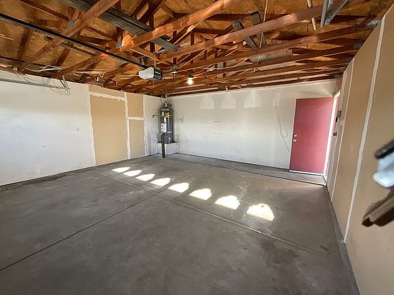 Building Photo - Charming Home